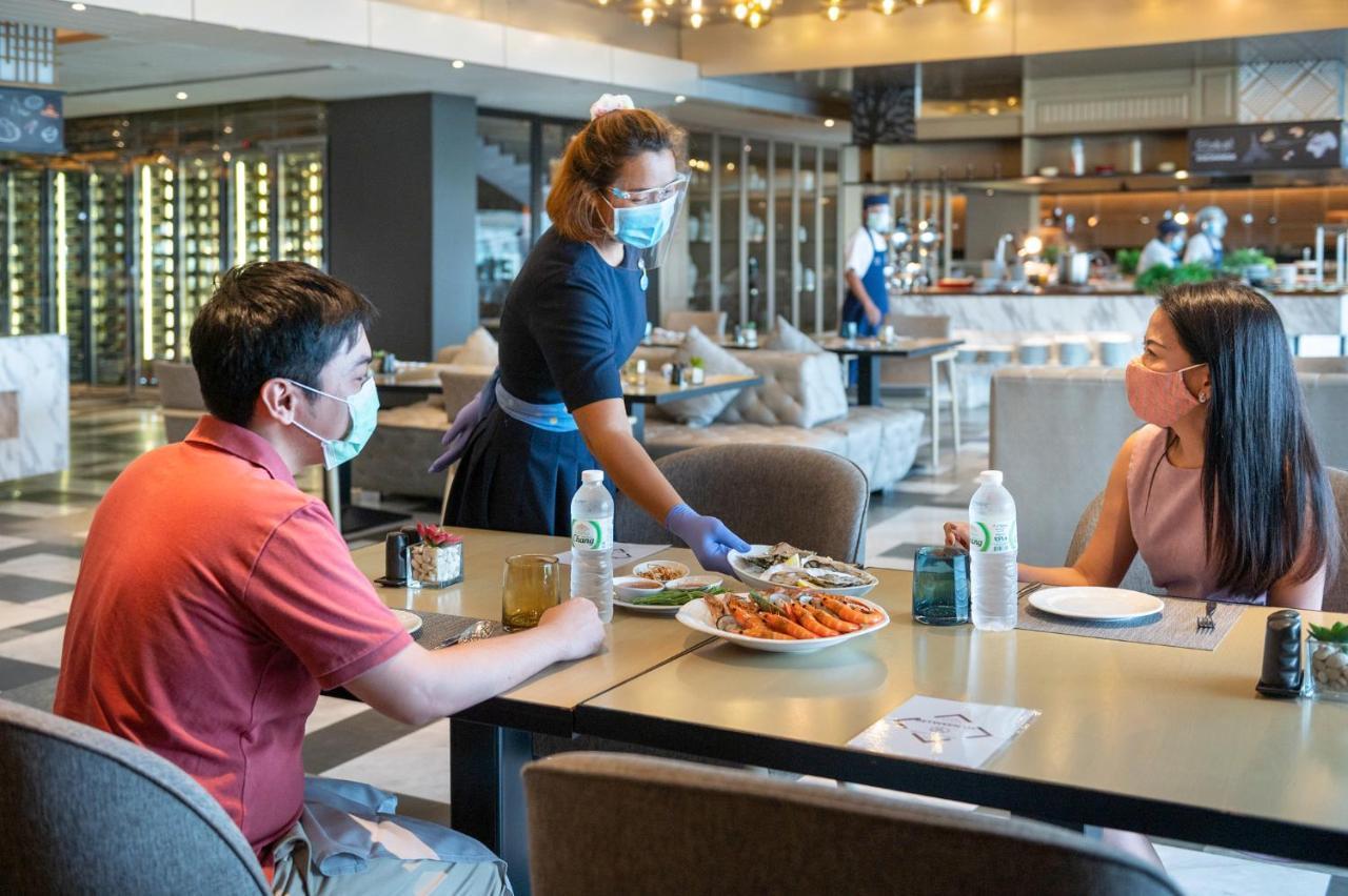 Novotel Chennai Sipcot 外观 照片 A restaurant in Vietnam reopening after COVID-19 lockdown