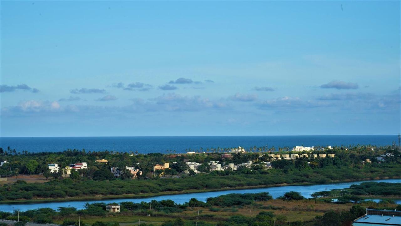 Novotel Chennai Sipcot 外观 照片 View of the town