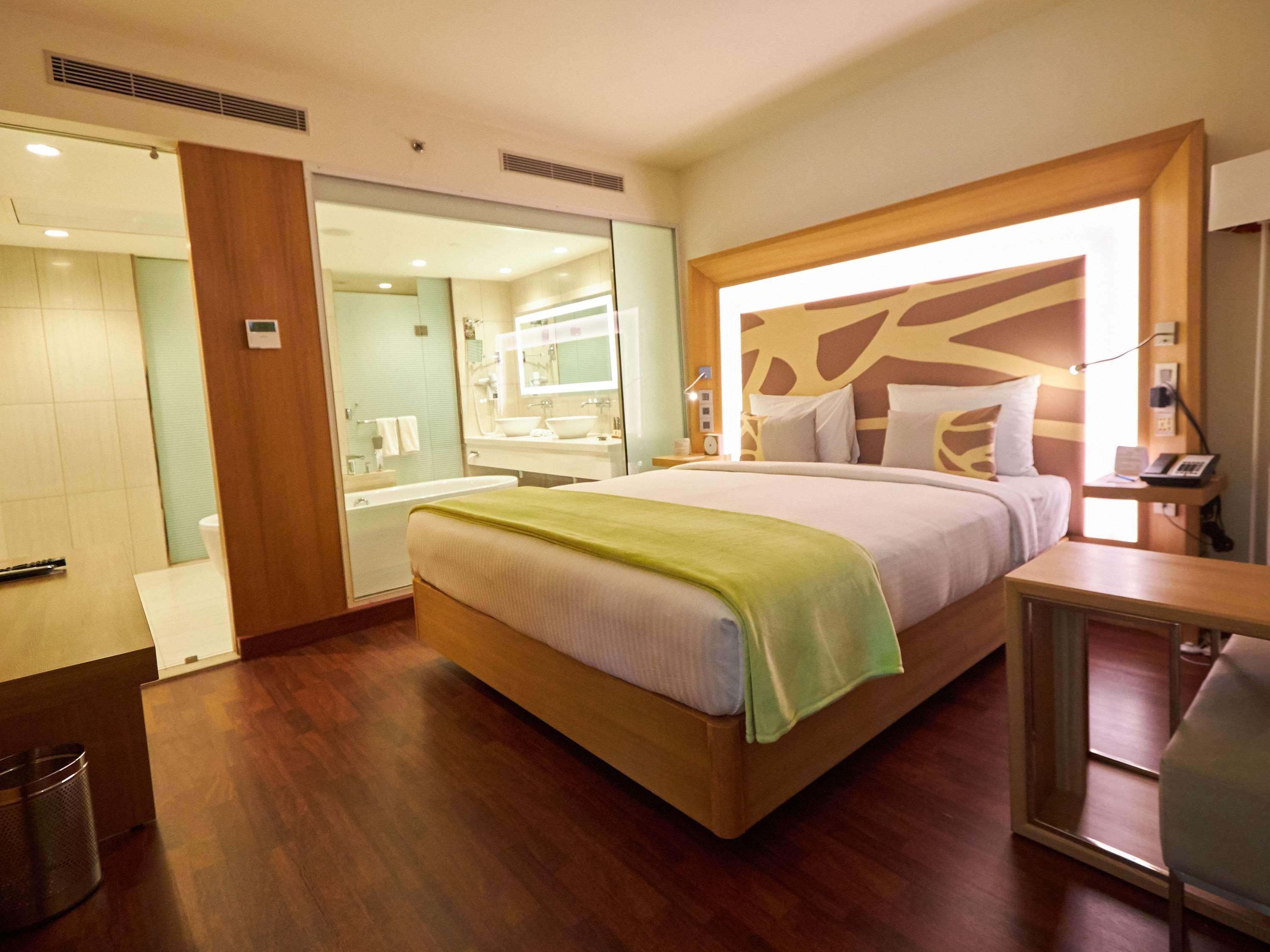 Novotel Chennai Sipcot 外观 照片 A room at the Park Inn