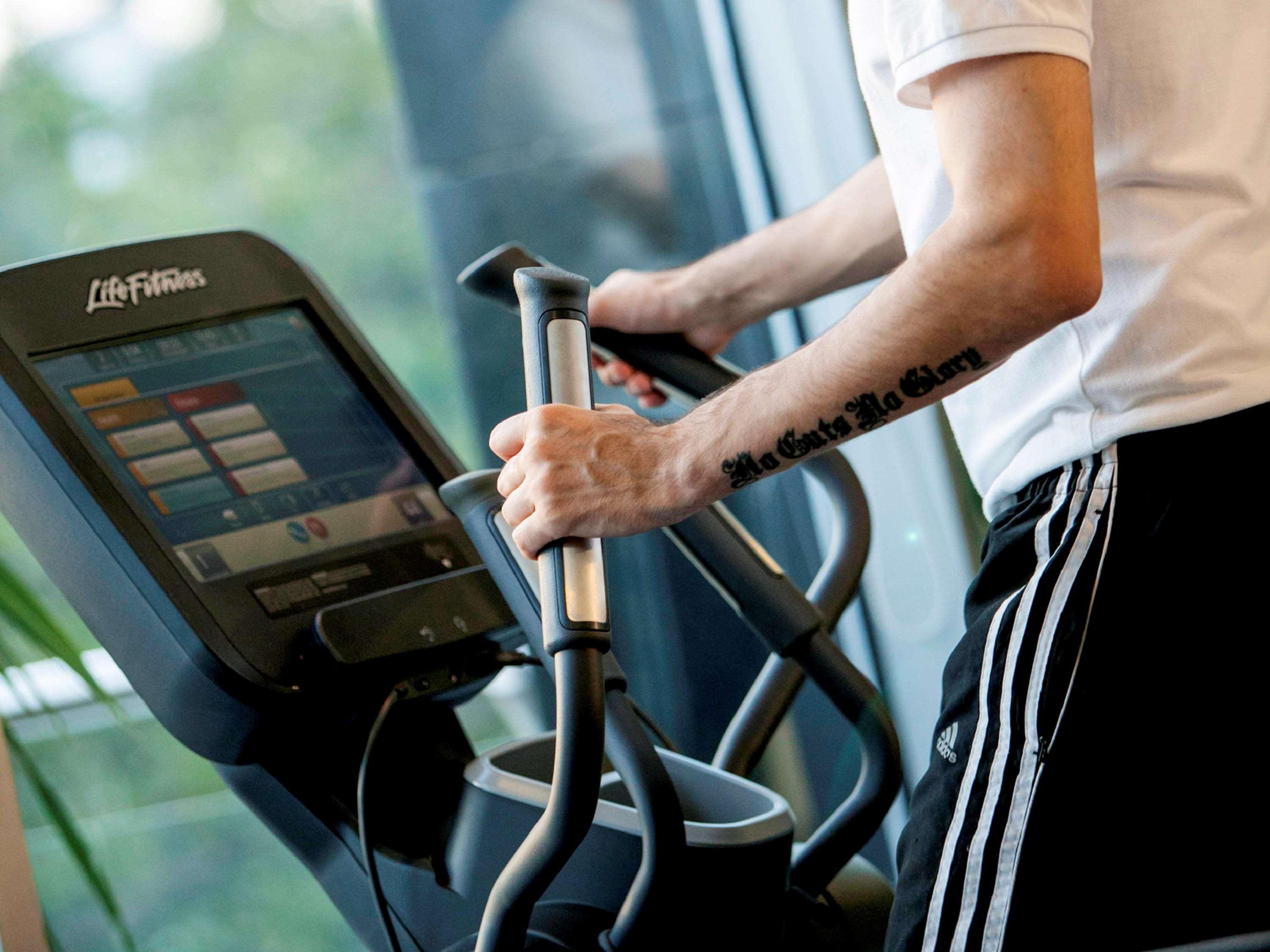 Novotel Chennai Sipcot 外观 照片 A cross trainer