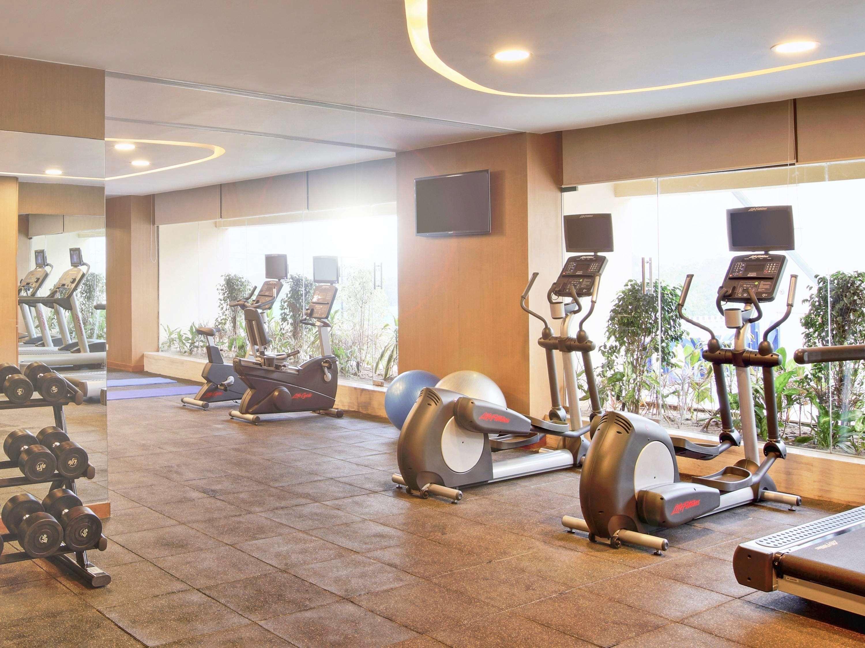 Novotel Chennai Sipcot 外观 照片 The gym at the hotel