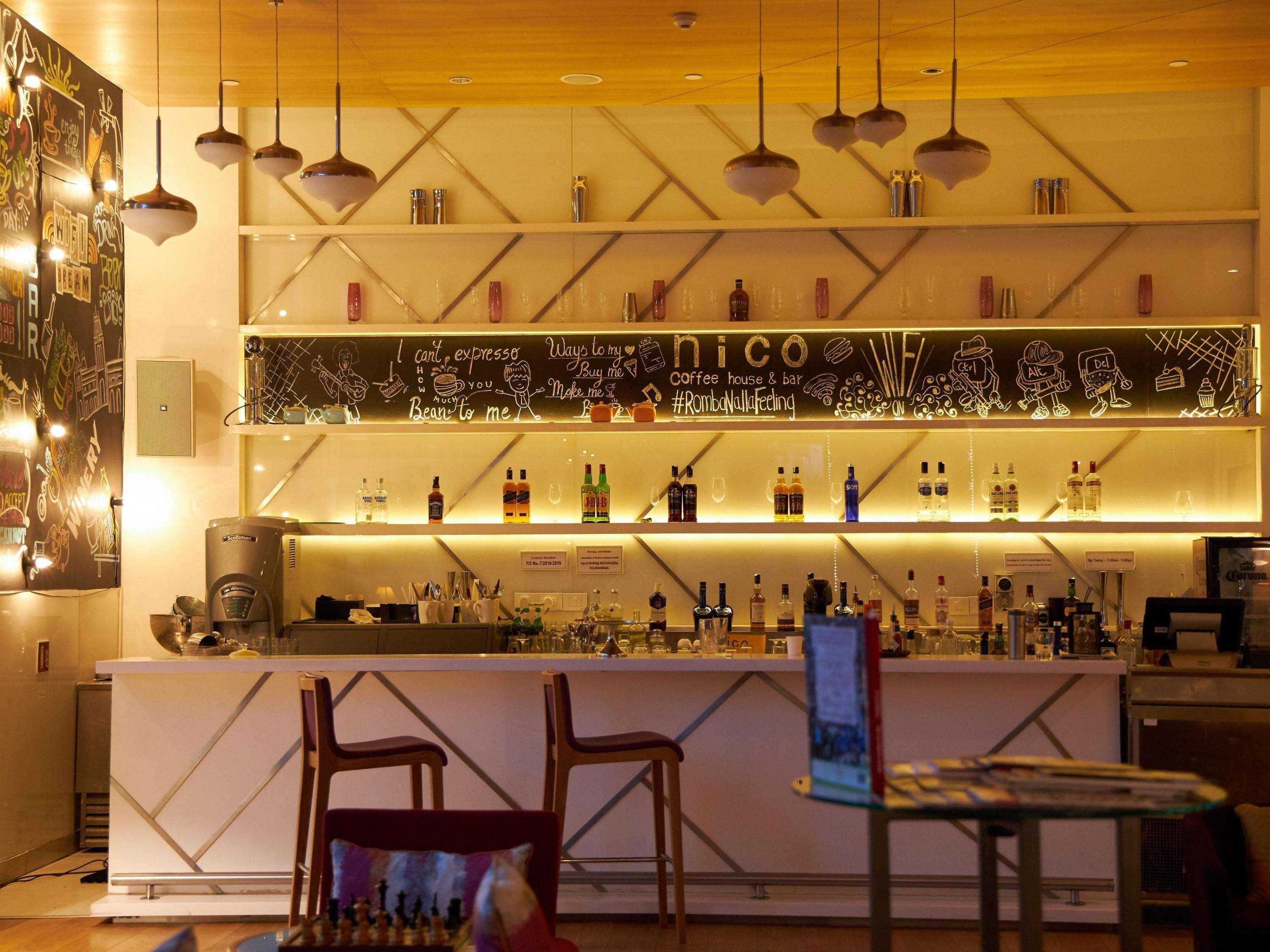 Novotel Chennai Sipcot 外观 照片 The bar at the 1900 restaurant