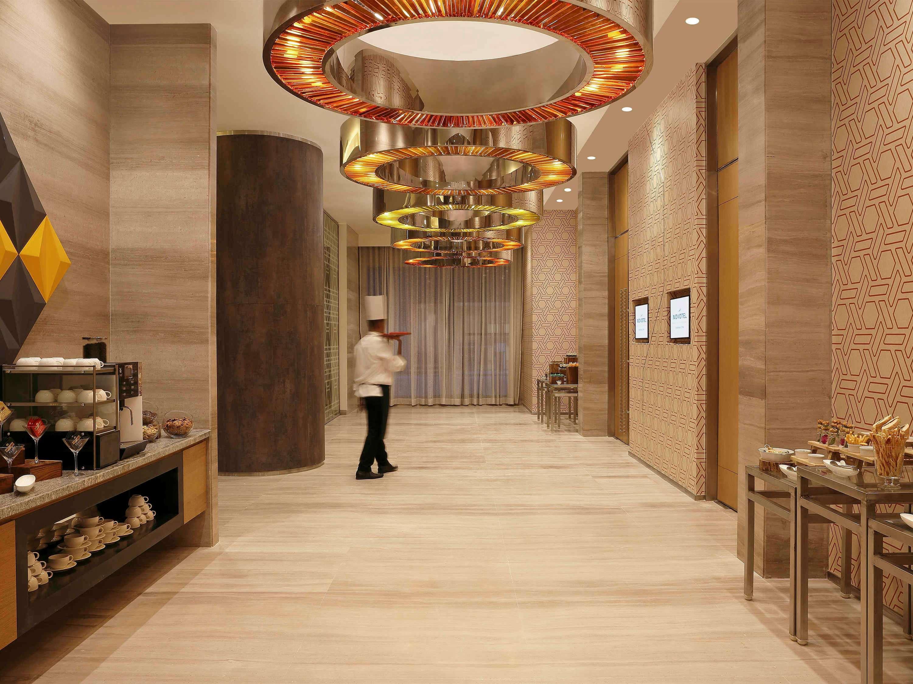 Novotel Chennai Sipcot 外观 照片 The lobby