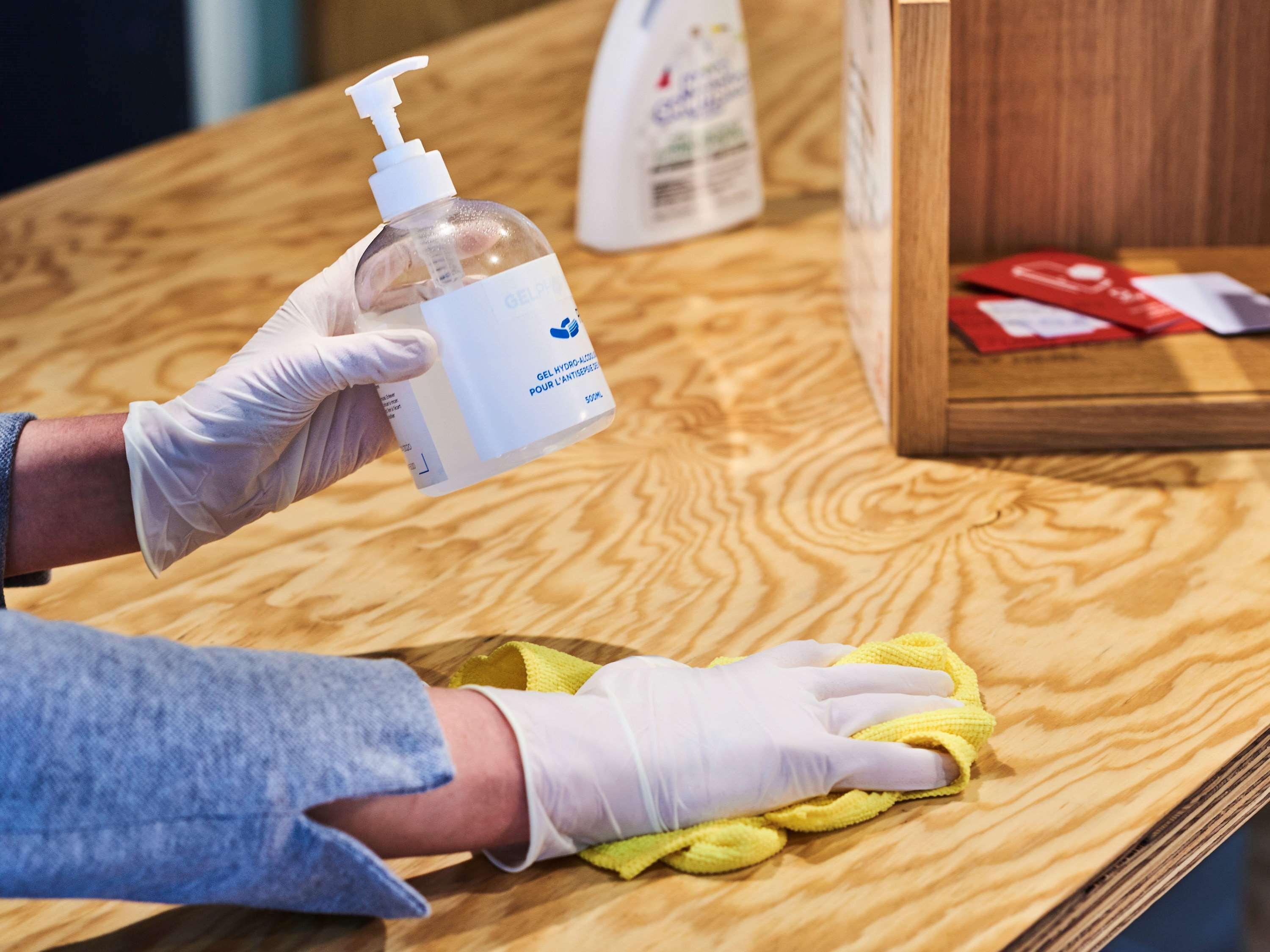 Novotel Chennai Sipcot 外观 照片 Disinfection of a table with a disinfectant
