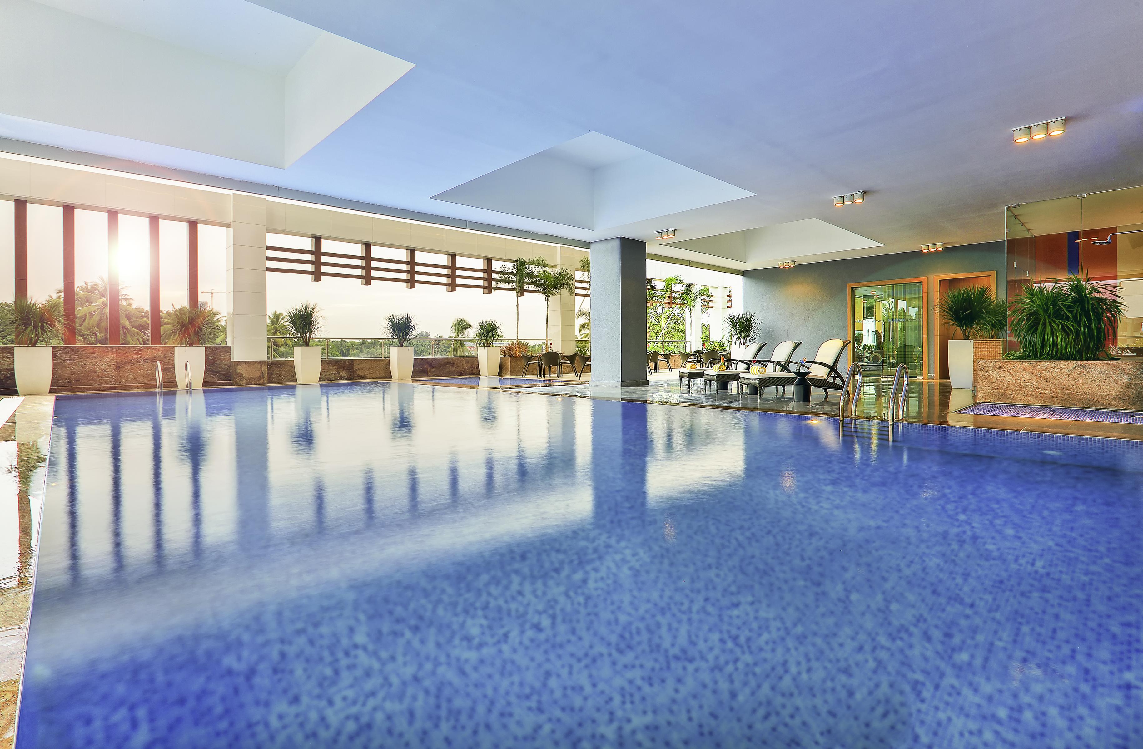 Novotel Chennai Sipcot 外观 照片 The swimming pool at the hotel