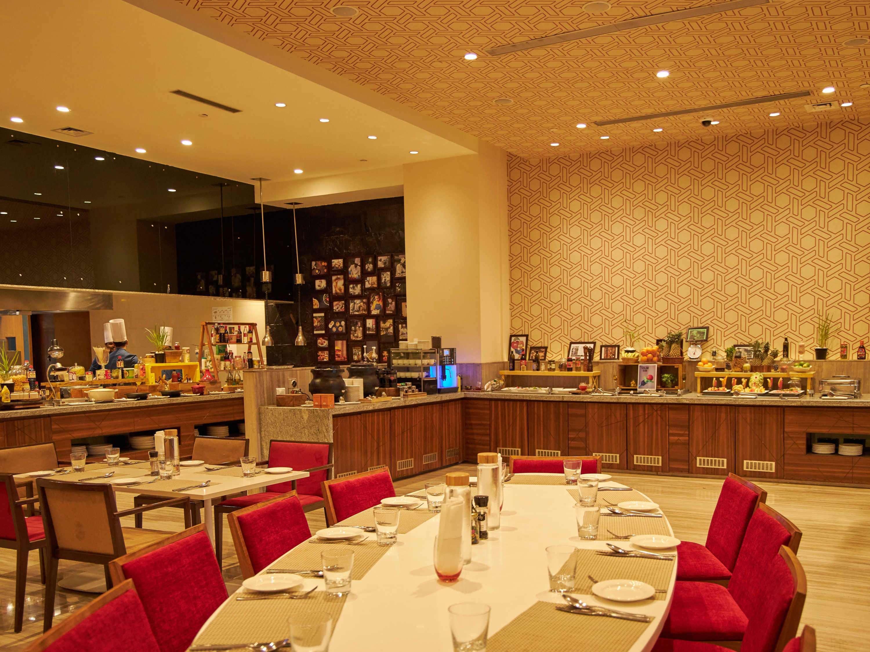Novotel Chennai Sipcot 外观 照片 The buffet at the hotel