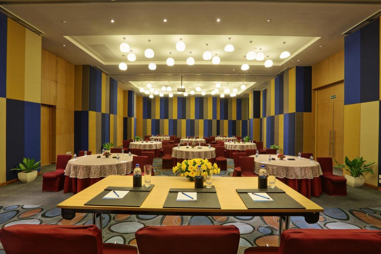 Novotel Chennai Sipcot 外观 照片 Meeting room