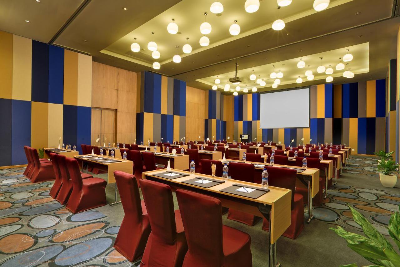 Novotel Chennai Sipcot 外观 照片 Meeting room