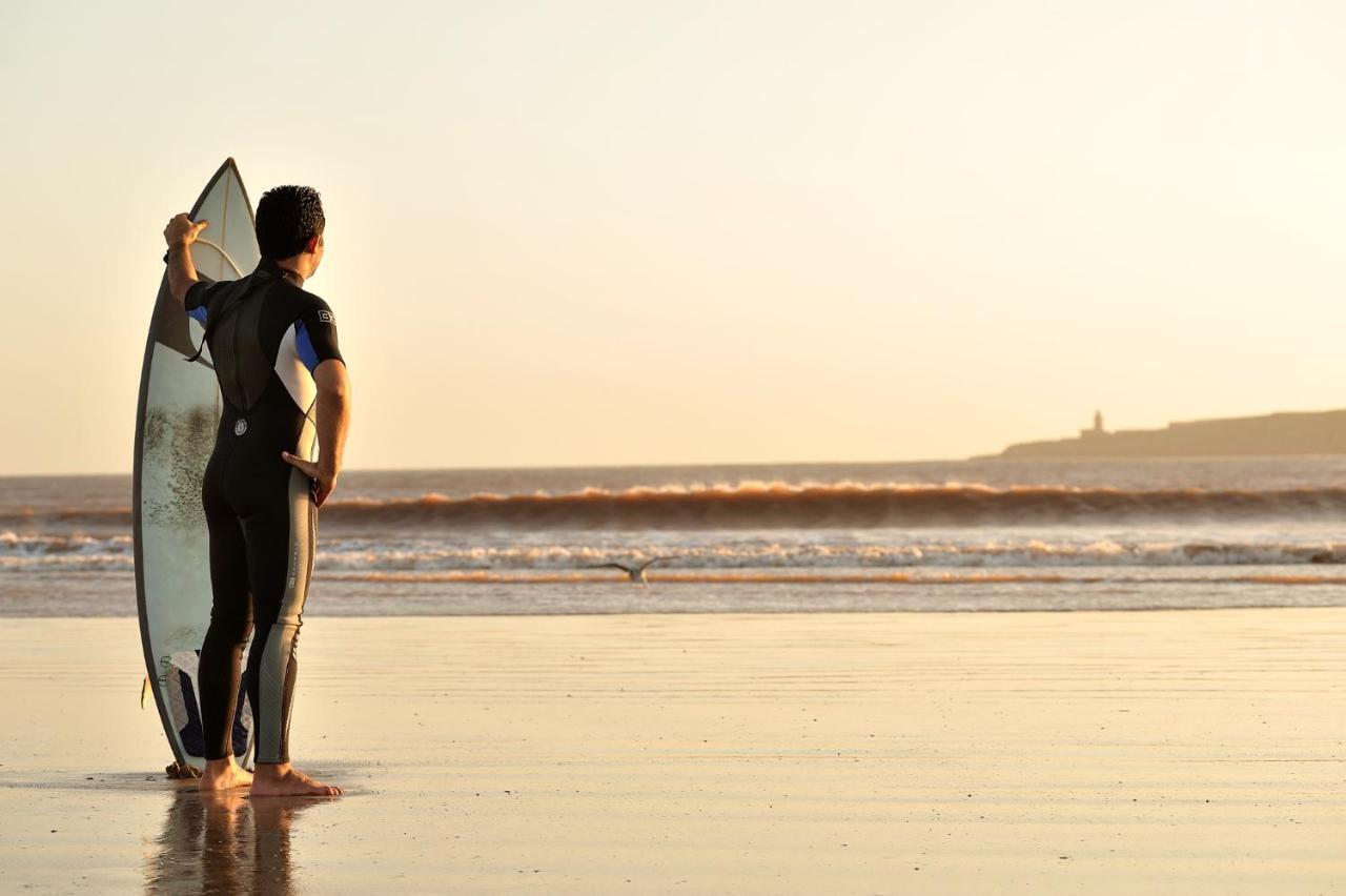 Novotel Chennai Sipcot 外观 照片 Surfer at the beach